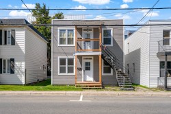 15 - 17 Rue St-Venant Sainte-Agathe-Des-Monts, QC J8C 2N9