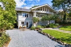 1320 Bond St Victoria, BC V8S 1C4