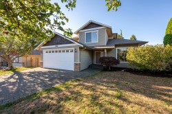 2386 Inverclyde Way Courtenay, BC V9N 9X1