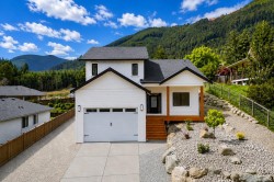 464 Mountain View Dr Lake Cowichan, BC V0R 2G1