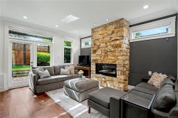 #4-2622 Shelbourne St Victoria, BC V8R 4L9