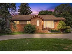 1653 LESPERANCE Tecumseh, ON N8N 1Y2
