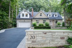 20 Taylor Drive Toronto, ON M4C 3B3