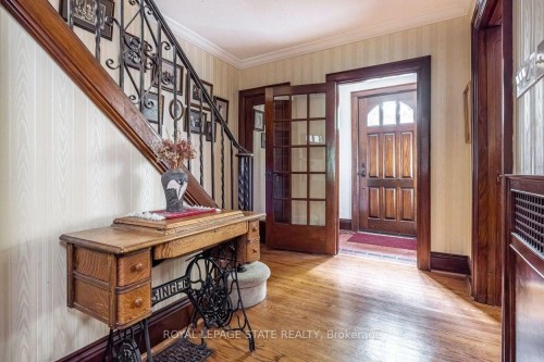 18 Forsyth Avenue N, Hamilton, ON 