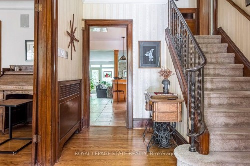18 Forsyth Avenue N, Hamilton, ON 