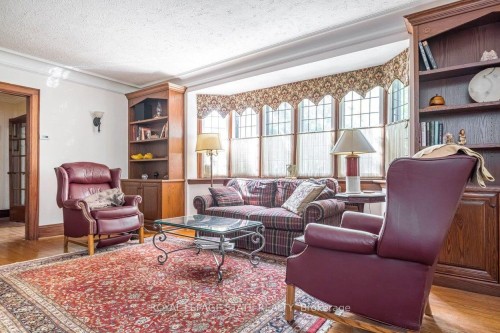 18 Forsyth Avenue N, Hamilton, ON 
