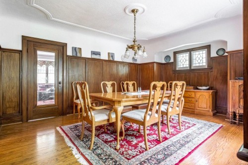 18 Forsyth Avenue N, Hamilton, ON 