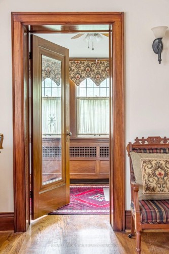18 Forsyth Avenue N, Hamilton, ON 