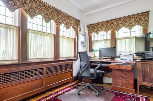 18 Forsyth Avenue N, Hamilton, ON 