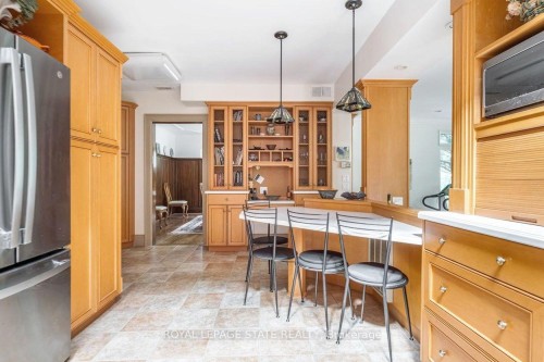 18 Forsyth Avenue N, Hamilton, ON 