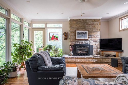 18 Forsyth Avenue N, Hamilton, ON 