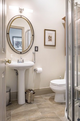 18 Forsyth Avenue N, Hamilton, ON 