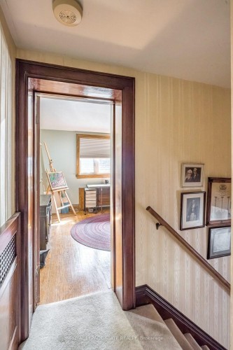 18 Forsyth Avenue N, Hamilton, ON 