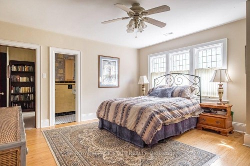 18 Forsyth Avenue N, Hamilton, ON 
