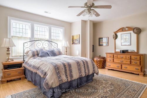 18 Forsyth Avenue N, Hamilton, ON 