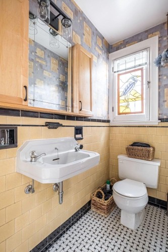 18 Forsyth Avenue N, Hamilton, ON 