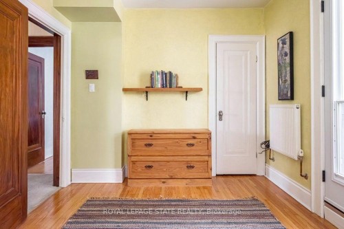 18 Forsyth Avenue N, Hamilton, ON 