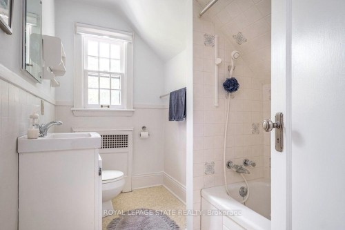 18 Forsyth Avenue N, Hamilton, ON 