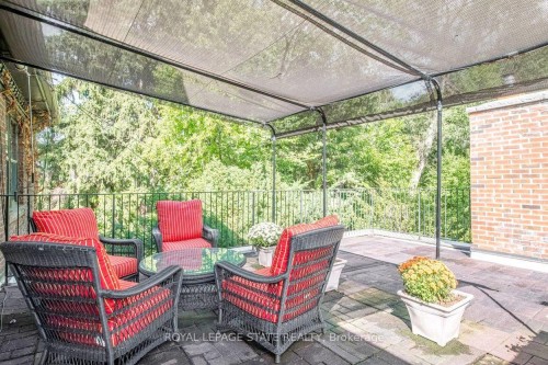 18 Forsyth Avenue N, Hamilton, ON 