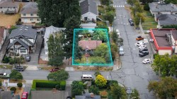 2547 Empire St Victoria, BC V8T 3M5