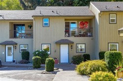 #8-3350 Island Hwy WESTQualicum Beach, BC V9K 2S2