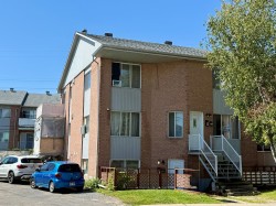 5410 - 5416 Av. Clarendon Laval (Chomedey), QC H7W 5B1