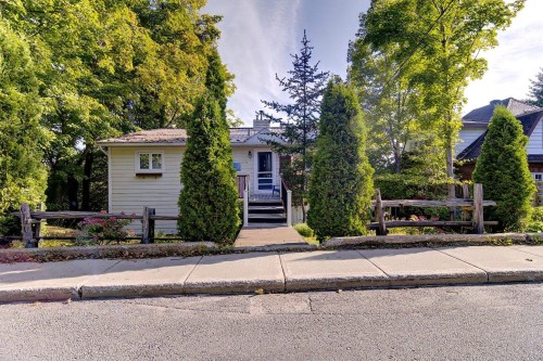 1109 Rue Blondin  Sainte-Adèle, QC J8B 2R1