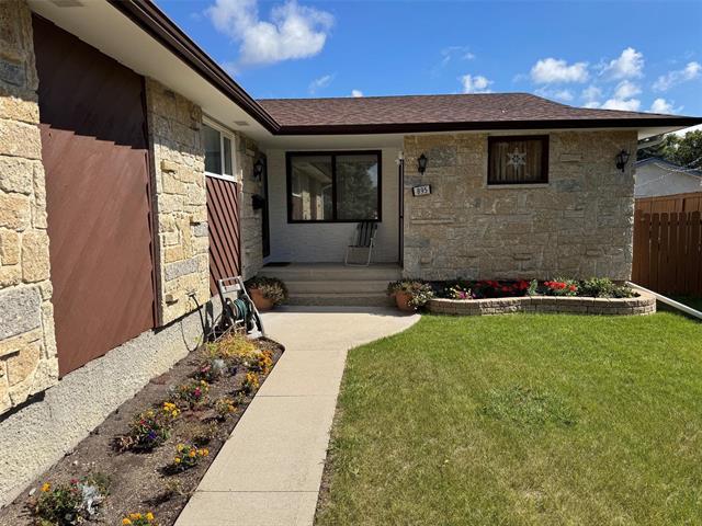 895 Beaverhill Blvd, Winnipeg, MB