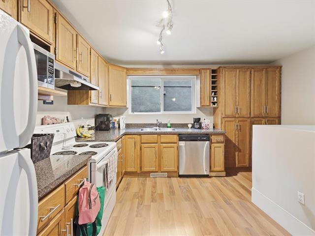 222 Harold Ave, Winnipeg, MB