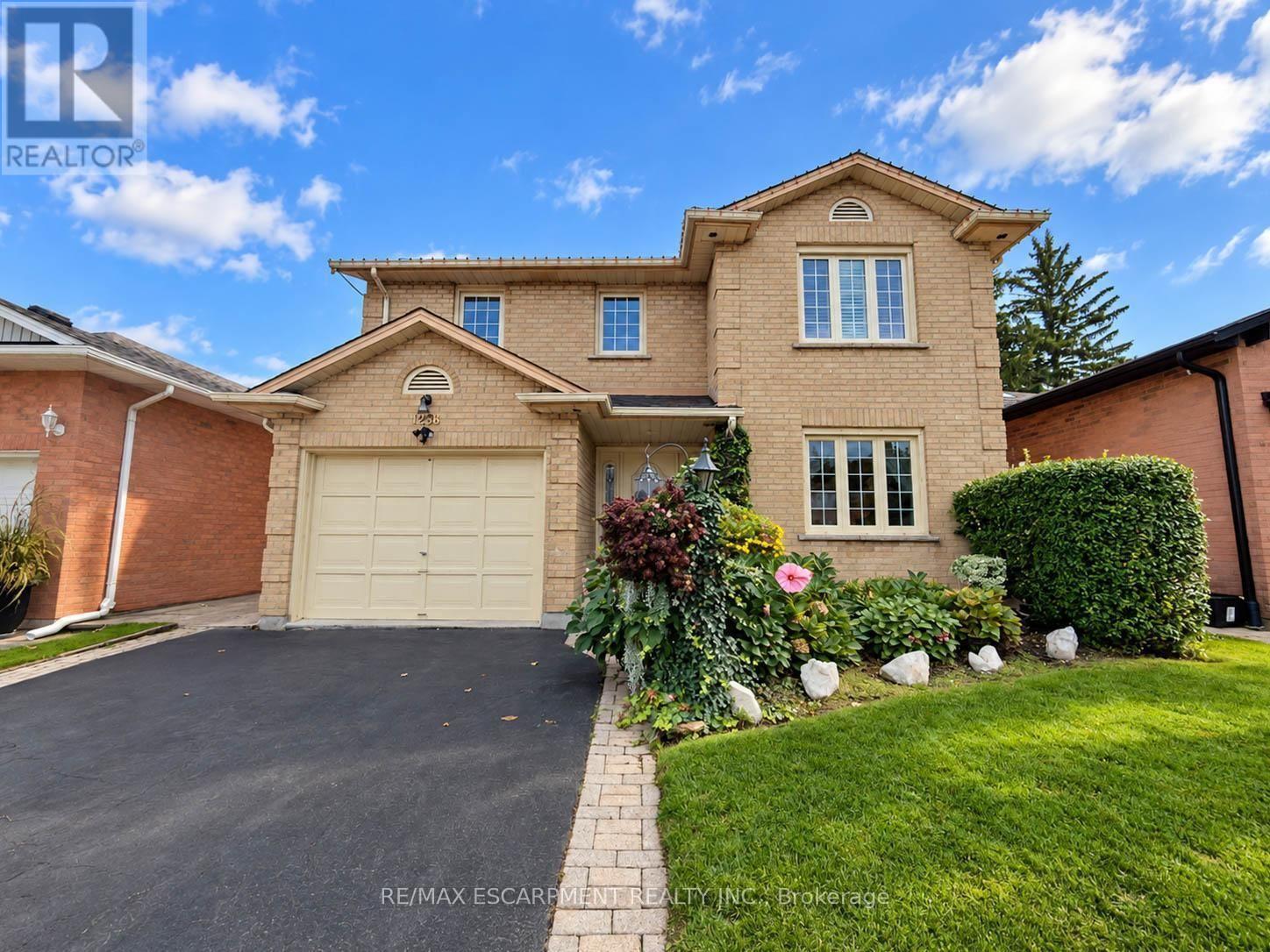 1236 Thorpe Road, Burlington, ON