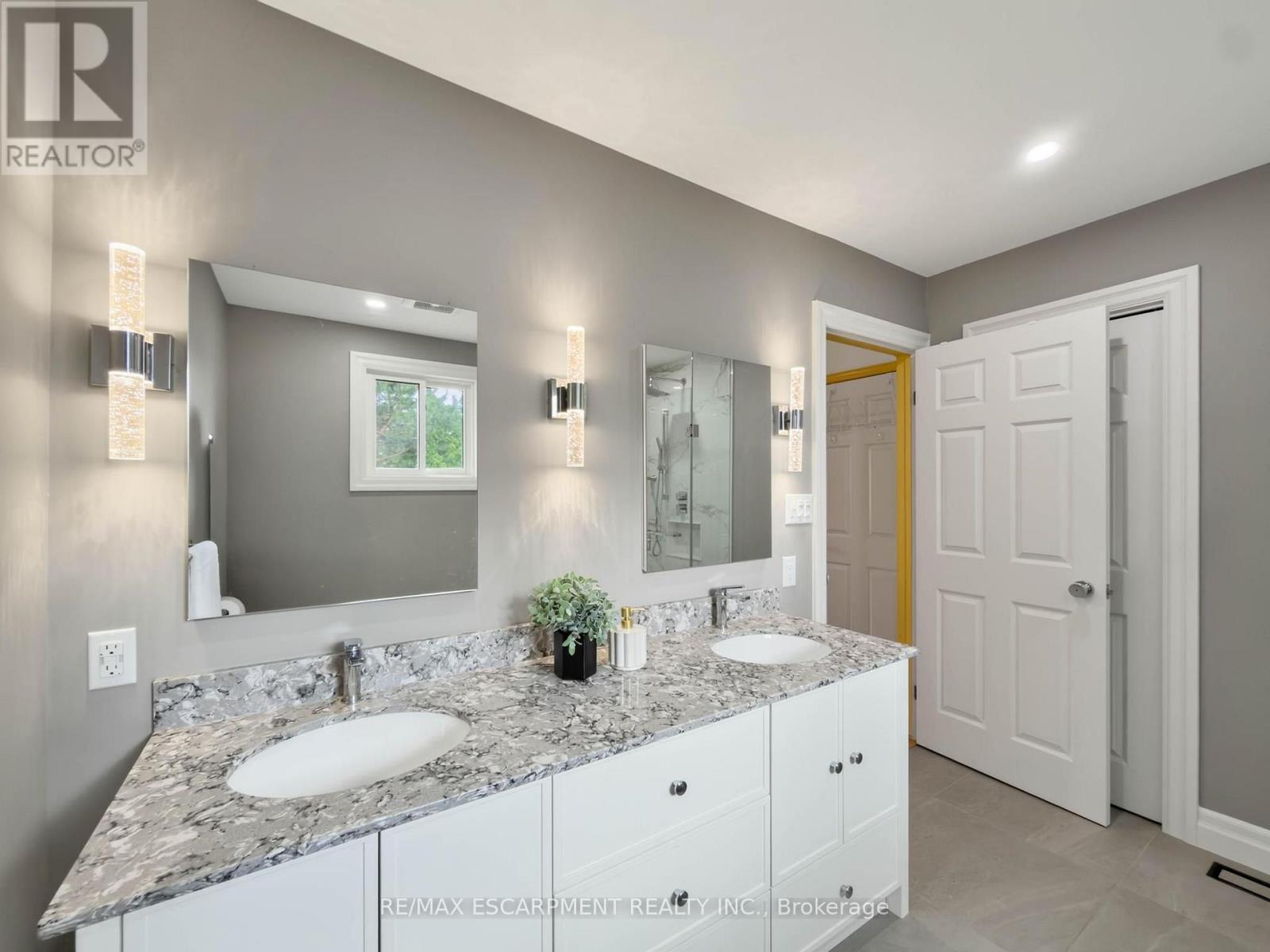 1236 Thorpe Road, Burlington, ON