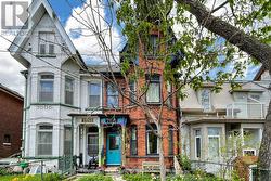 58 NASSAU STREET Toronto, ON M5T 1M2
