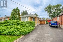 13 GRAYLEE AVENUE Toronto, ON M1J 1M5