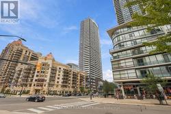 3702 - 4065 CONFEDERATION PARKWAY Mississauga, ON L5B 0L4