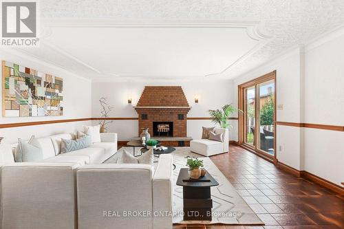 More than enough space to entertain or relax! - 86 Monte Drive, Hamilton, ON 