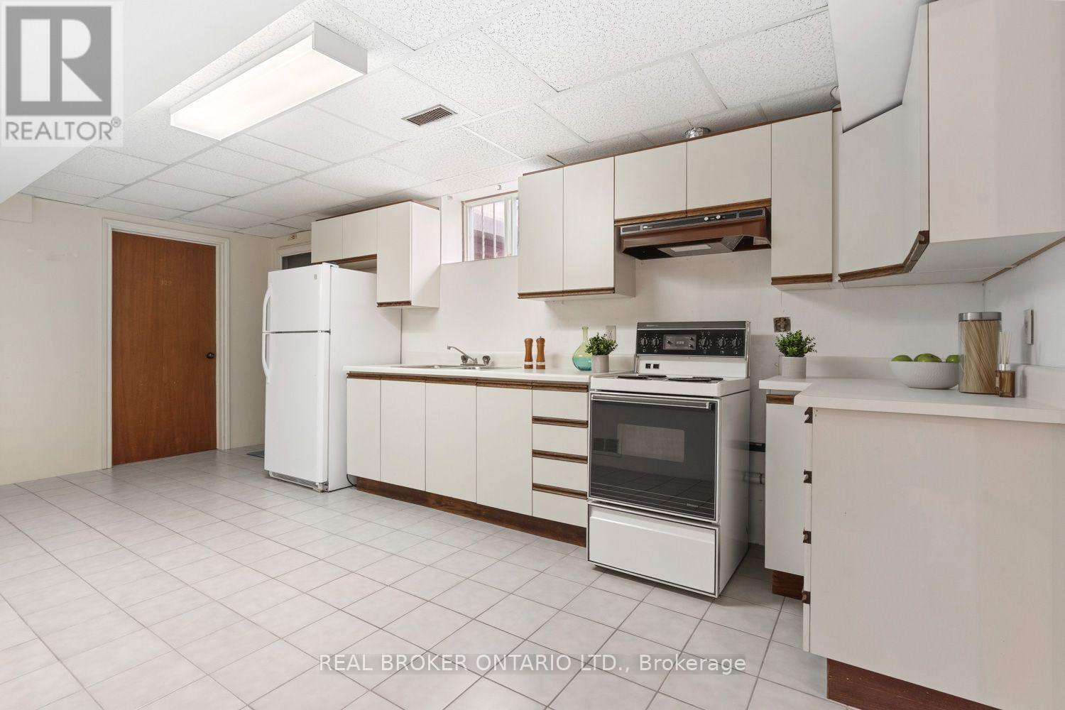 Basement eat-in Kitchen - 86 Monte Drive, Hamilton, ON