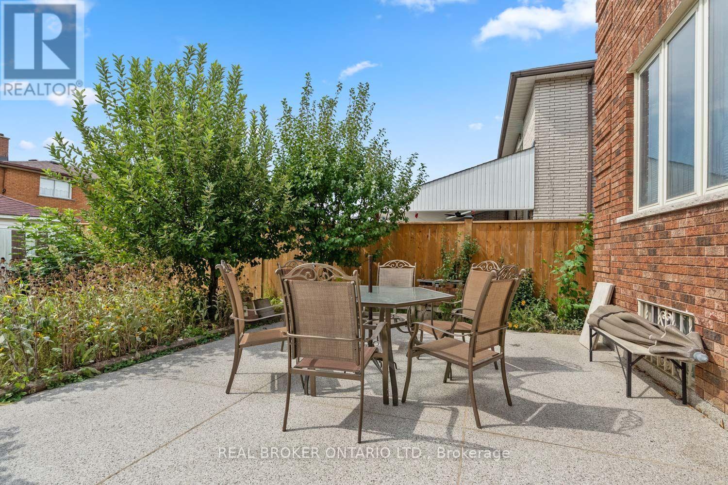 Patio - 86 Monte Drive, Hamilton, ON