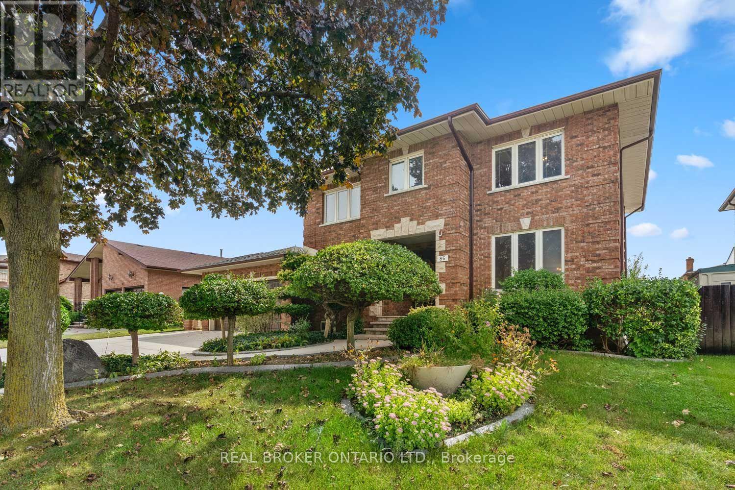 Professionally landscaped front yard - 86 Monte Drive, Hamilton, ON