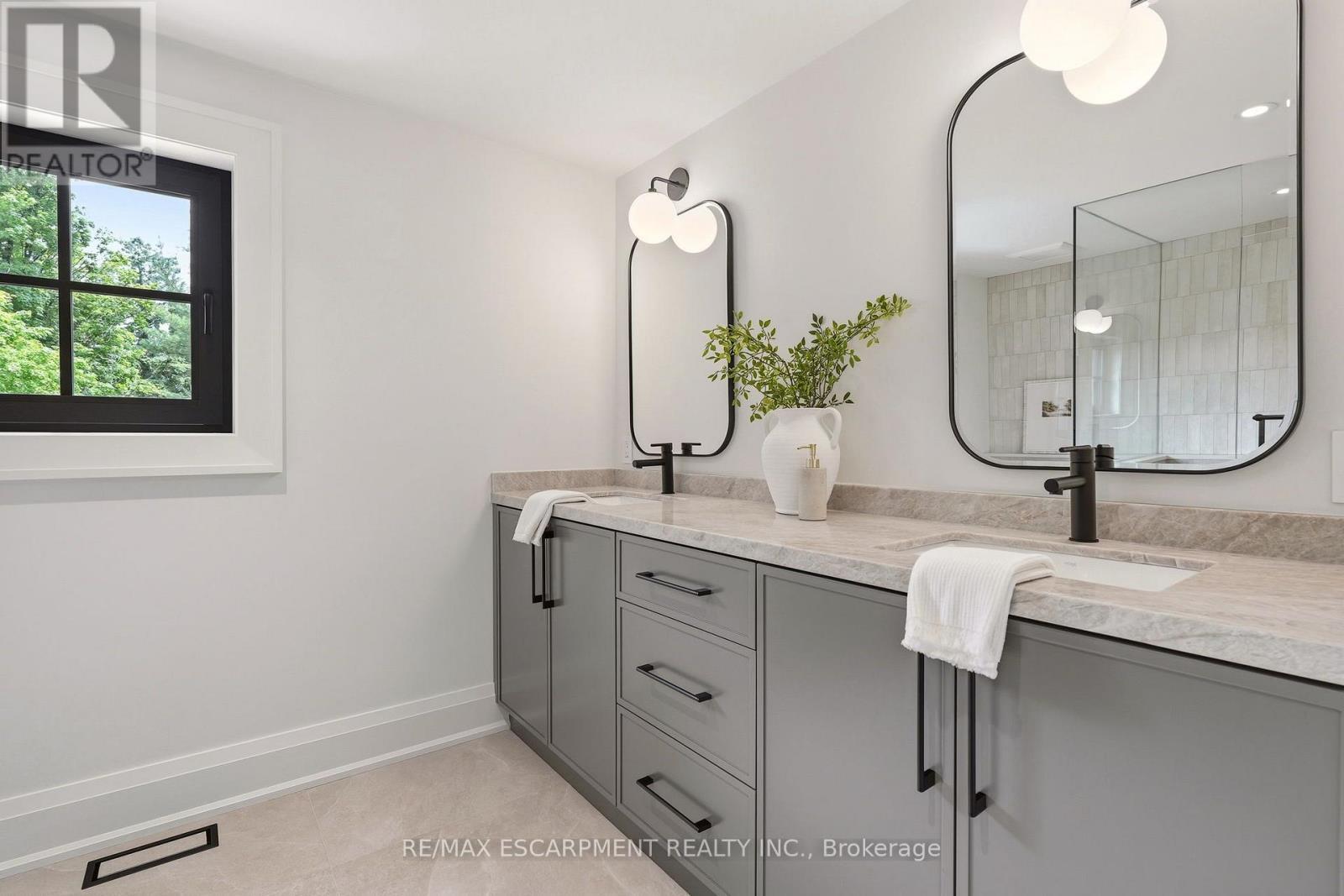727 King Road, Burlington, ON