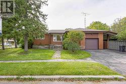 260 MOORE PARK AVENUE Toronto, ON M2M 1N6