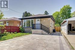 64 LAUREL AVENUE Toronto, ON M1K 3J6
