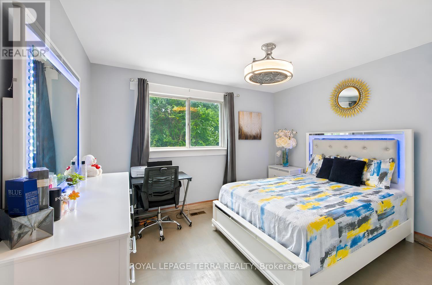 1571 Lewisham Drive, Mississauga, ON