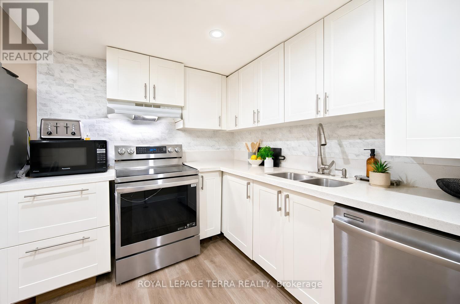 1571 Lewisham Drive, Mississauga, ON