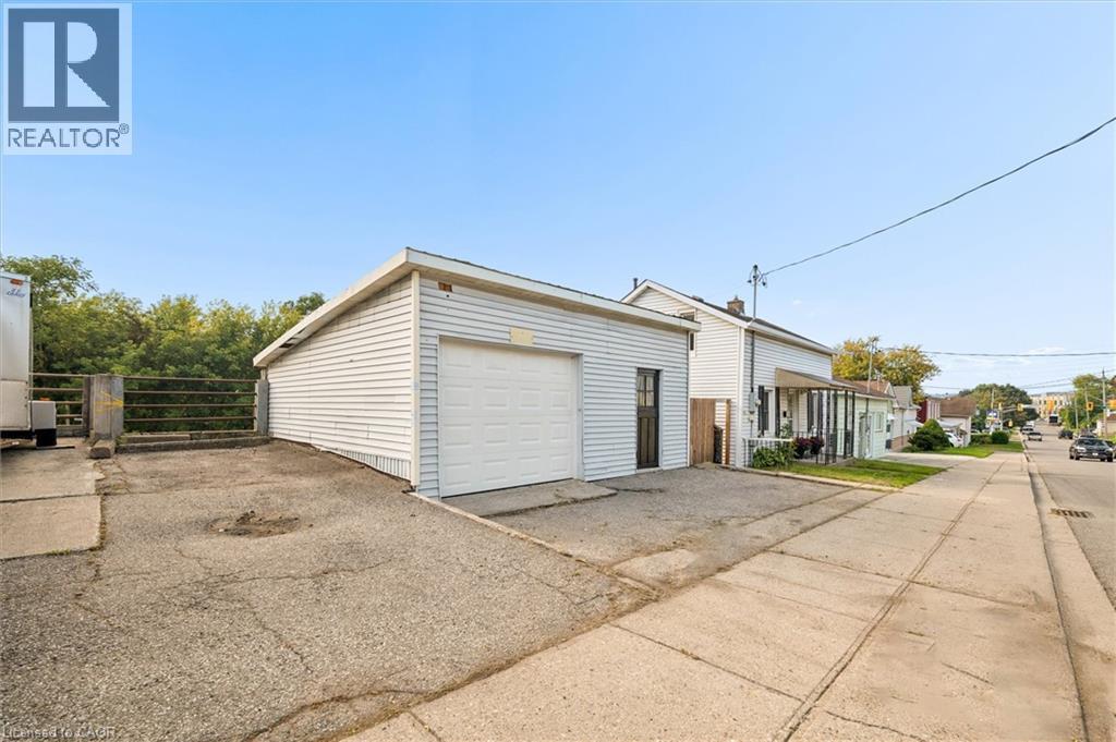 Detached garage with a roll-up door - 77 Beverly Street, Cambridge, ON