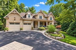 2209 PINENEEDLE ROW Mississauga, ON L5C 1V4