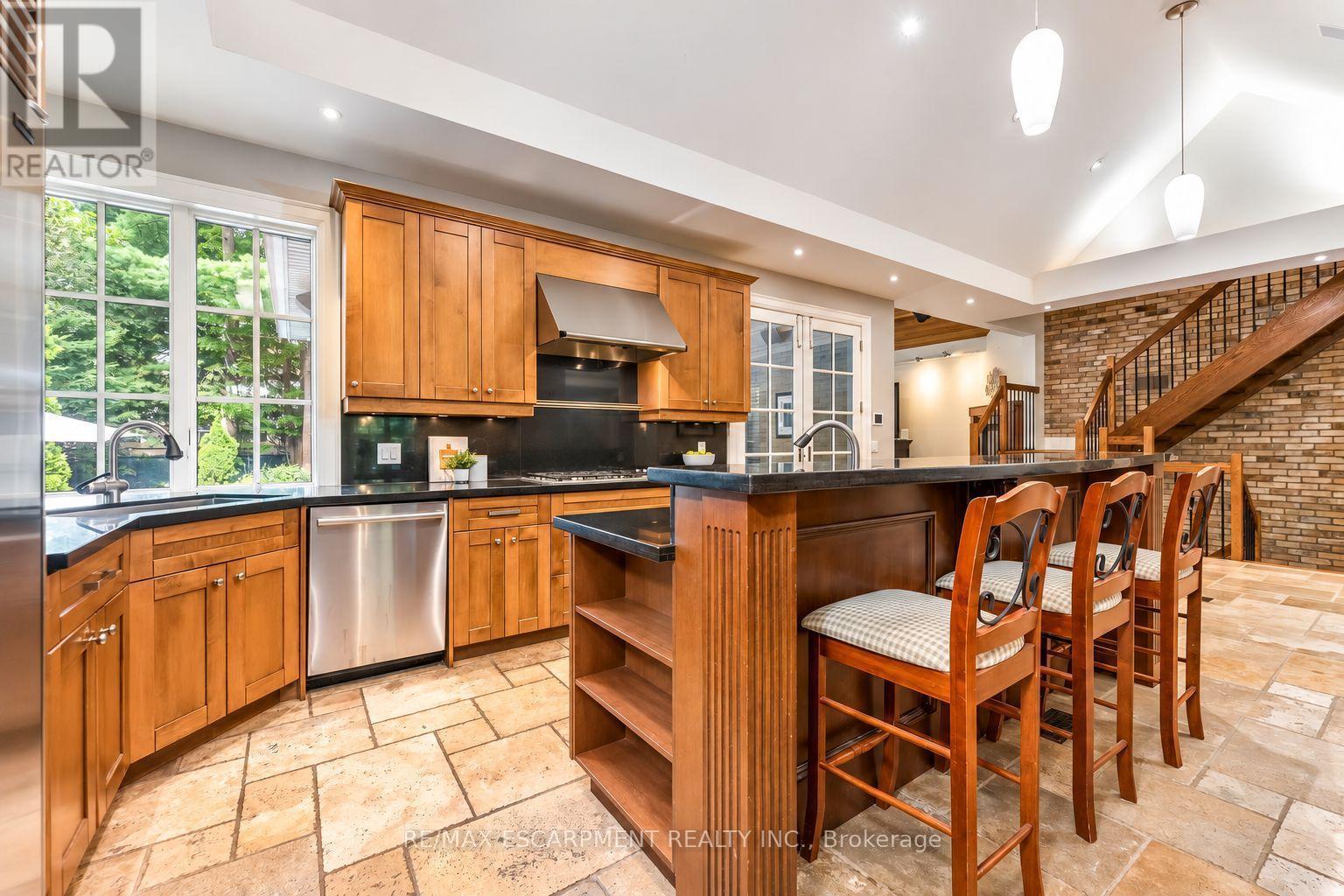 2209 Pineneedle Row, Mississauga, ON