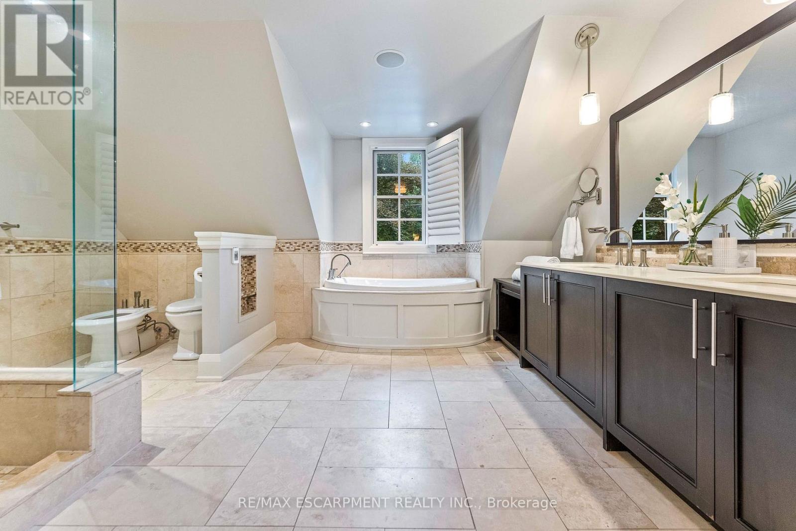 2209 Pineneedle Row, Mississauga, ON