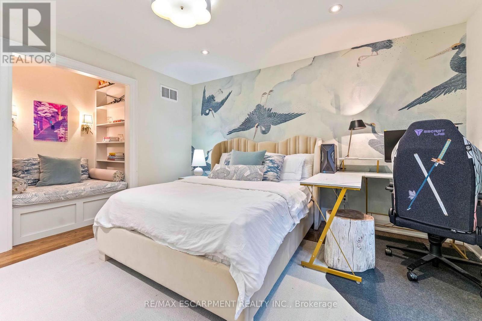 2209 Pineneedle Row, Mississauga, ON