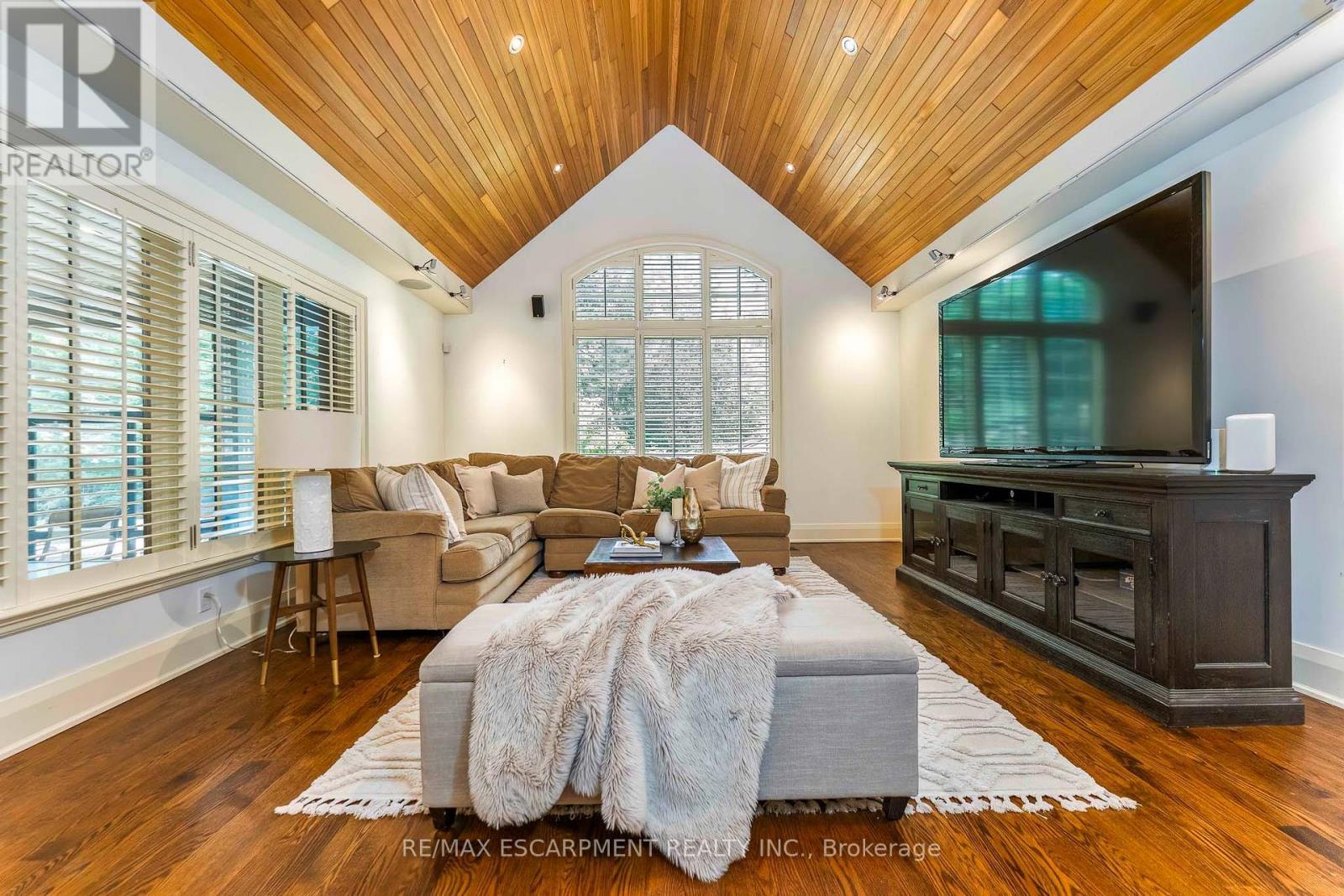 2209 Pineneedle Row, Mississauga, ON