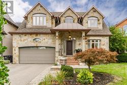 17 AGAR CRESCENT Toronto, ON M9B 5A4